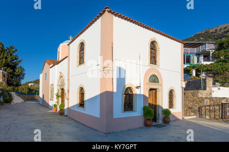 Una bella chiesa nel villaggio di Zia, isola di Kos, Dodecanneso, Grecia Foto Stock