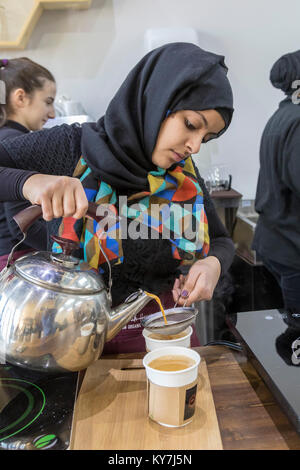 Dearborn, Michigan - un coffee shop chiamato Casa Qahwah, quali le importazioni e serve caffè esclusivamente dallo Yemen. Il caffè è detto avere avuto origine in Y Foto Stock