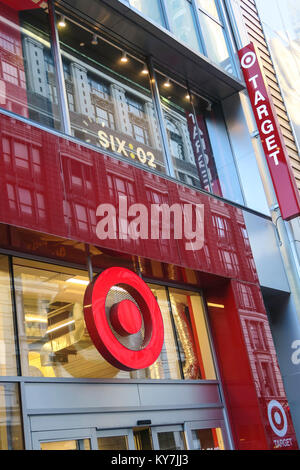 Herald Square Target Storefront su West 34th Street, New York, Stati Uniti Foto Stock