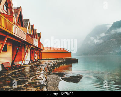 Cozy wooden country houses terrace exterior mountains and fjord view in Norway scandinavian style Foto Stock