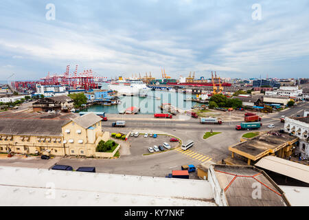 COLOMBO, SRI LANKA - 28 febbraio 2017: il porto di Colombo è il più grande e il porto più trafficato di tutta la capitale dello Sri Lanka. Situato sulle rive del Kela ha Foto Stock