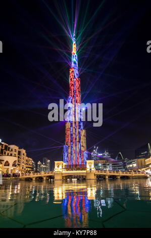 Dubai, UAE, 7 Gennaio 2018: Burj Khalifa illuminato nella celebrazione per il nuovo anno Foto Stock