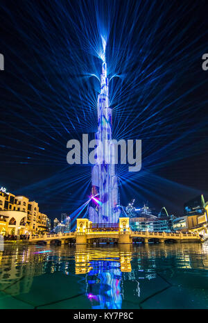 Dubai, UAE, 7 Gennaio 2018: Burj Khalifa illuminato nella celebrazione per il nuovo anno Foto Stock