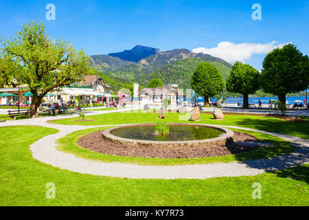 ST. GILGEN, Austria - 17 Maggio 2017: parco pubblico in St Gilgen village, regione Salzkammergut in Austria. St Gilgen situato sul lago Wolfgangsee. Foto Stock