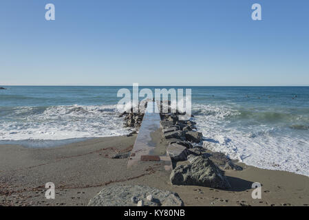 Vista sulla spiaggia di Levanto nelle 5 terre della Liguria Foto Stock