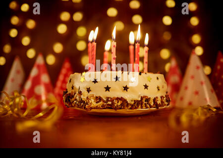 Buon compleanno torta con candele Foto Stock