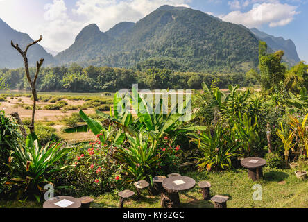 Giardino in remoto villaggio di Muang Ngoi nel nord del Laos Foto Stock