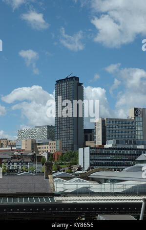 Altezze eccelse; San Paolo Torre; e Sheffield Hallam University, Sheffield; South Yorkshire; Inghilterra; Regno Unito; l'Europa. Foto Stock