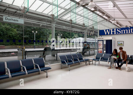 La principale sala di attesa a Durham stazione ferroviaria Foto Stock