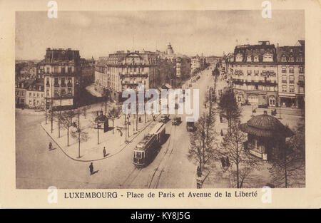Questa cartolina storica raffigura Place de Paris e Avenue de la Liberté nella città di Lussemburgo, mostrando l'architettura urbana dell'inizio del XX secolo. Foto Stock