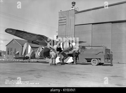 Westland Lysander IIT, aereo 1557 del No.3 OTU RCAF, operò come rimorchiatore bersaglio a Patricia Bay, Columbia Britannica, nel febbraio 1944, mostrando l'aviazione militare durante la seconda guerra mondiale. Foto Stock