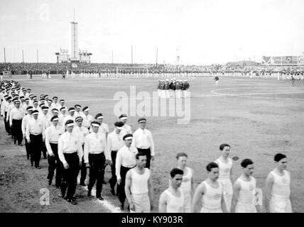 La fotografia del 1935 mostra la delegazione bulgara ai Maccabiah Games in Palestina, un evento sportivo internazionale ebraico che promuove la partecipazione atletica e lo scambio culturale. Foto Stock