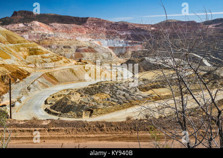 Chino il mio alias Santa Rita miniera, open-pit miniera di rame di proprietà di e gestito da Freeport-McMoRan il rame e oro controllate, in Santa Rita, Nuovo Messico, STATI UNITI D'AMERICA Foto Stock