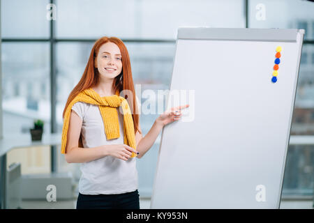 Office, business, le persone e il concetto di istruzione Foto Stock