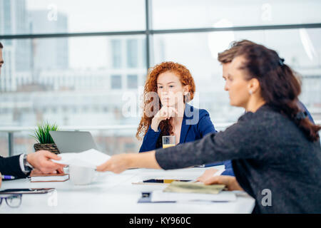 La gente di affari per riunioni Meeting aziendale di discussione Foto Stock