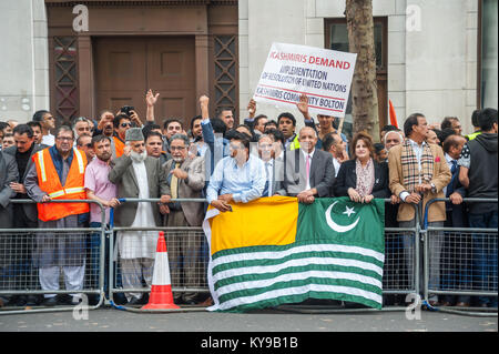 Esponenti della comunità del Kashmir erano tra quelle a livello nazionale di protesta contro l'occupazione indiano esigente attuazione della risoluzione delle Nazioni Unite. Foto Stock