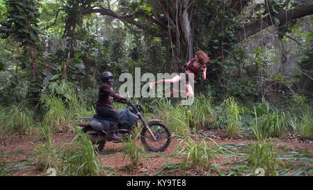 Jumanji: Welcome to the Jungle è un imminente American 3D azione avventura film diretto da Jake Kasdan e scritto da Chris McKenna, Erik Sommers, Scott Rosenberg e Jeff Pinkner. Questa fotografia è per il solo uso editoriale ed è il copyright del film company e/o il fotografo assegnato dal film o società di produzione e può essere riprodotto solo da pubblicazioni in congiunzione con la promozione del film di cui sopra. Un credito per il film company è richiesto. Il fotografo deve anche essere accreditato quando noto. Foto Stock