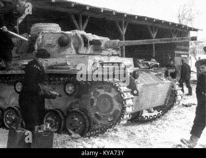 Questa immagine si riferisce al Panzertruppen tedesco durante l'operazione Urano, la controffensiva sovietica nella seconda guerra mondiale a Stalingrado, che illustra le unità corazzate e le operazioni militari. Foto Stock
