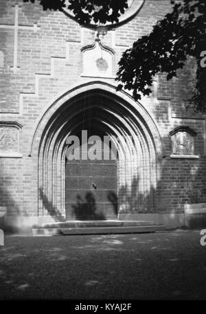 La cattedrale di Västerås in Svezia è una chiesa storica caratterizzata da un'architettura gotica, che funge da punto di riferimento religioso e culturale di importanza regionale. Foto Stock