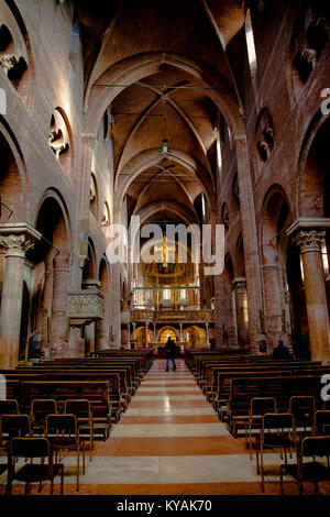 Interno della cattedrale di Modena Italia Foto Stock