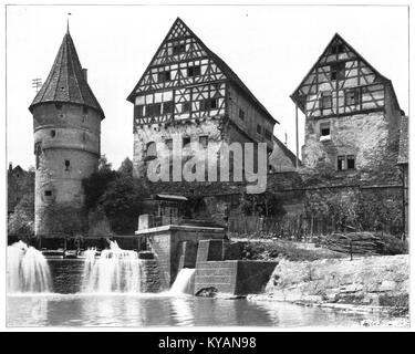 Fotografia dell'edizione 1925 di *Unser Land* raffigurante la torre dell'acqua vicino al castello di Zollern e Zehntscheuer a Balingen, Germania, scattata da von der Trappen. Foto Stock