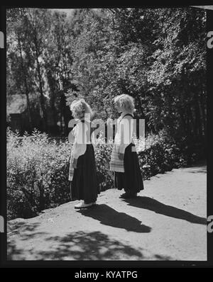 Fotografia del museo all'aperto di Maihaugen a Lillehammer, Norvegia, che mostra la storica area di Bjørg Jensmarka con edifici, paesaggi e patrimonio culturale norvegese. Foto Stock
