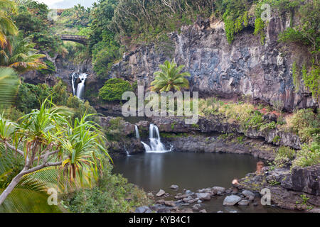 Le cascate e le piscine di Oheo Gulch, sette piscine sacra di Maui, Hawaii. Foto Stock