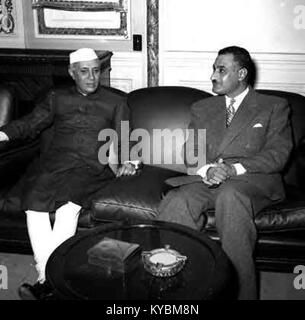 Nasser ricevendo il Primo Ministro indiano Jawaharlal Nehru, febbraio 1955 (01) Foto Stock