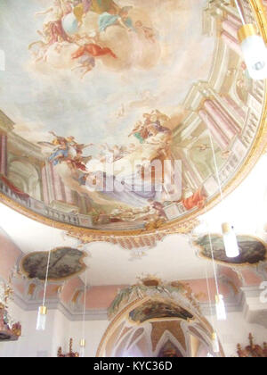 Chiesa di San Martino a Obergünzburg, Germania, una storica chiesa parrocchiale nota per la sua architettura barocca e il suo significato nel patrimonio religioso bavarese. Foto Stock