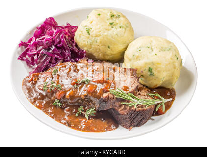 Sauerbraten sulla piastra isolata Foto Stock