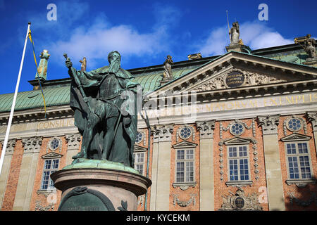 Statua di Gustavo Erici di fronte Riddarhuset a Stoccolma, Svezia Foto Stock