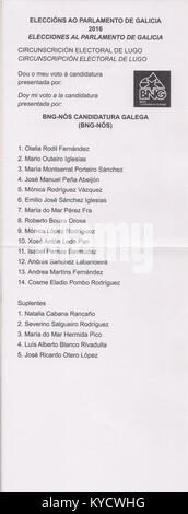 Una fotografia di 2016 voti elettorali del Parlamento galiziano da Lugo, Spagna, che mostra la partecipazione del partito BNG-Nós e i materiali utilizzati nel processo di voto regionale. Foto Stock