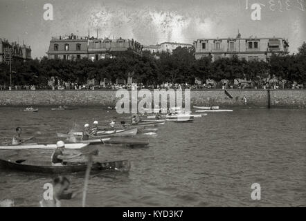 Piragüismo en el río dell'Urumea a la altura de Puente de María Cristina (2 de 8) - Fondo Car-Kutxa Fototeka Foto Stock