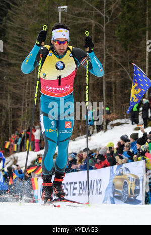 Ruhpolding in Germania. Xiv gen, 2017. Martin Fourcade della Francia in azione durante gli uomini della Messa di inizio evento (15 km) della Coppa del Mondo di Biathlon di Chiemgau Arena a Ruhpolding, Germania, 14 gennaio 2017. Credito: Matthias esitano di fronte/dpa/Alamy Live News Foto Stock