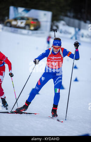 Ruhpolding in Germania. Xiv gen, 2018. Germania, Ruhpolding - 14 gennaio 2017. Lisa Vittozzi (11) d'Italia visto durante la donna 12,5km mass start concorrenza alla BMW IBU Coppa del Mondo di Biathlon a Ruhpolding. (Photo credit: Gonzales foto/Alamy Live News Foto Stock