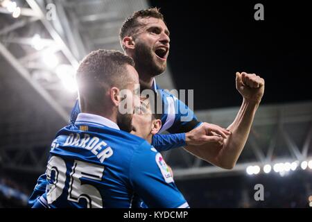 Barcellona, Spagna. Xiv gen, 2018. RCD Espanyol avanti Gerard Moreno (7) celebra il punteggio obiettivo wit RCD Espanyol avanti Leo Baptistao (11) e RCD Espanyol centrocampista Sergi Darder (25) durante il match tra RCD Espanyol v Athletic Club, per il round 19 del Liga Santander, suonato a RCDE Stadium il 14 gennaio 2018 a Barcellona, Spagna. Credito: Gtres Información más Comuniación on line, S.L./Alamy Live News Foto Stock