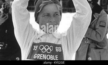 Una fotografia dello sci di fondo svedese Toini Gustafsson Rönnlund scattata durante le Olimpiadi invernali del 1968 a Grenoble, in Francia, dove ha ottenuto il successo olimpico. Foto Stock