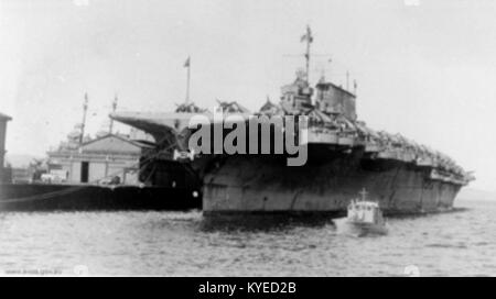 La USS Saratoga (CV-3), una portaerei della Marina degli Stati Uniti, è mostrata ad Hobart, in Australia nel 1944, illustrando le operazioni navali della seconda guerra mondiale, il design delle portaerei e l'attività marittima. Foto Stock