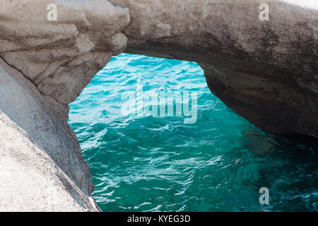 Ocean grotta (Sarakiniko Milos) Foto Stock