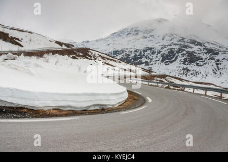 Sognefjellet strada per passare più alto in Norvegia. Foto Stock