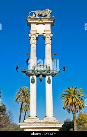 Siviglia Spagna la Jardines de Murillo Monumento a Cristoforo Colombo e la nave ISABEL Foto Stock