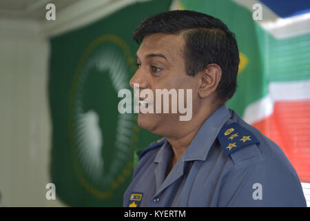 Anand Pillay, Commissario di polizia uscente della missione dell'Unione africana in Somalia (AMISOM), interviene in una cerimonia che segna la fine del suo servizio il 28 novembre 2017. Riflette sul suo mandato con la missione, che si concentra sul mantenimento della pace e la stabilità in Somalia. Foto Stock