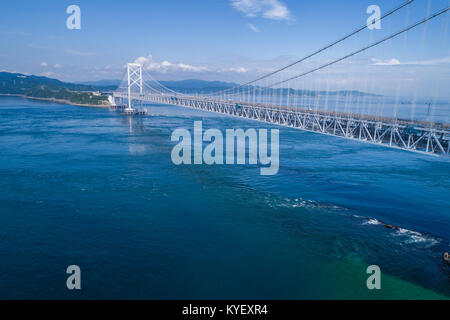 Ponte Onaruto, vista dalla città di Naruto, Prefettura di Tokushima, Giappone. Foto Stock