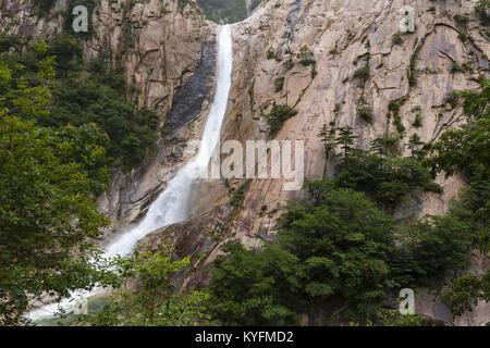 Kuryong caduta d'acqua. Mount Kumgang. La Corea del Nord Foto Stock