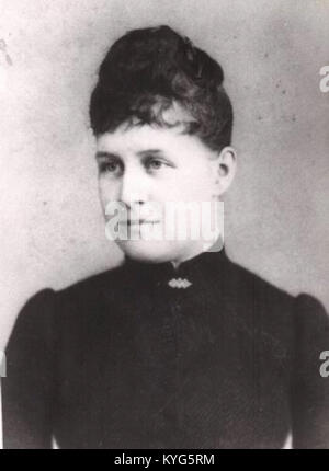 Questo ritratto raffigura la Principessa Alessandra di Grecia e Danimarca, evidenziando il suo abbigliamento, status e significato storico all'interno dei reali europei. Foto Stock