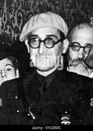 Rafael Sánchez Mazas, uno scrittore nazionalista spagnolo e leader della Falange, è visto a Roma nel marzo 1939 come parte di una delegazione franchista che partecipa all'incoronazione di Papa Pio XII Foto Stock