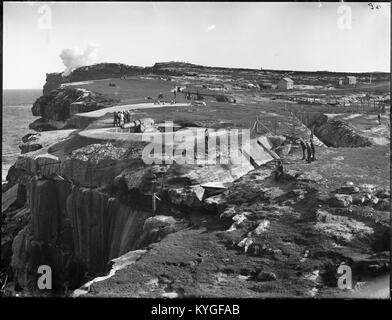 Il cannone RML da 9 pollici a Hornby Battery è esposto in uno storico sito di difesa costiera, illustrando la tecnologia dell'artiglieria e la storia militare nella protezione costiera strategica. Foto Stock