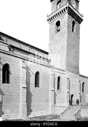 La fotografia di Séraphin-Médéric Mieusement della Cathédrale Saint-Jérôme a Digne, Francia, evidenzia la grandezza architettonica e l'importanza religiosa della cattedrale nel sud della Francia. Foto Stock