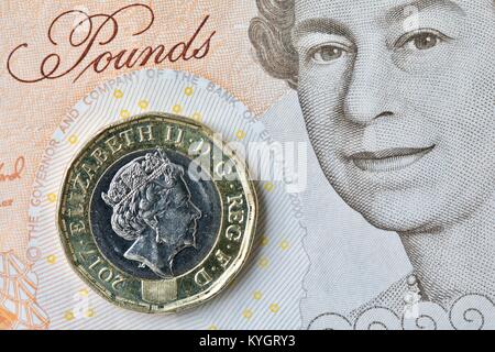 Il nuovo £ 1 libbra di moneta sul vecchio stile di £10 pound banconota Foto Stock