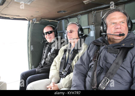 CAMP ATTERBURY, IN (19 novembre 2012)-- Dr. Pearse Lyons, fondatore e presidente di Alltech, viaggia da Camp Atturbury al Motor Speedway di Indianapolis tramite elicottero Blackhawk come parte del datore di lavoro di supporto e di guardia civica riserva leader il programma. Foto Stock